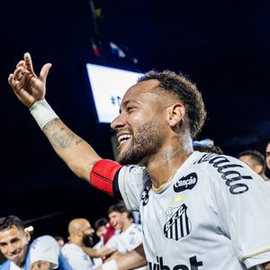 "E tem gente que fala na copa de 2030 e Neymar na mesma frase" e "Todo mundo sabe que esses 2 meses vão virar 3. Dito isso Acabou o ano da eterna criança", foram críticas feitas no X