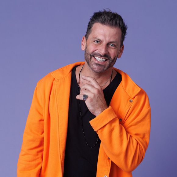 Henri Castelli tem 47 anos