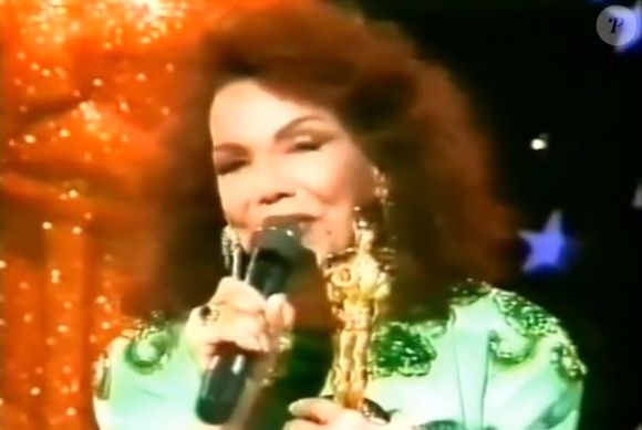 Emilinha Borba morreu aos 82 anos meses após sofrer uma queda em casa em 2005 - 10 anos antes, ganhara o Troféu Imprensa Especial pelo conjunto da obra