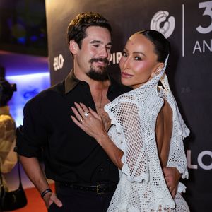 Mais uma foto do casal do momento, Sabrina Sato e Nicolas Prattes em evento de cinema carioca