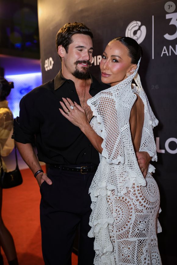 Mais uma foto do casal do momento, Sabrina Sato e Nicolas Prattes em evento de cinema carioca