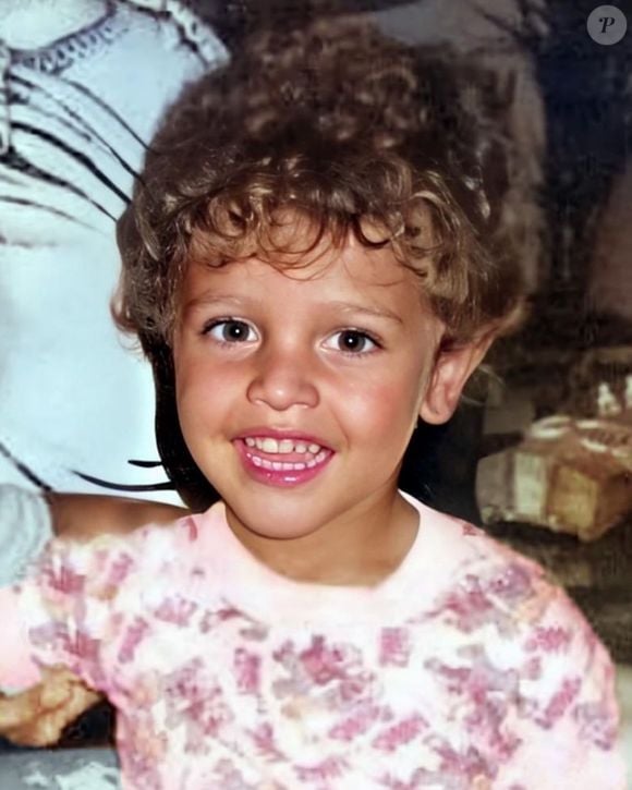 Diogo Nogueira nasceu em 1981 e, nesta foto, podemos o ver em sua infância