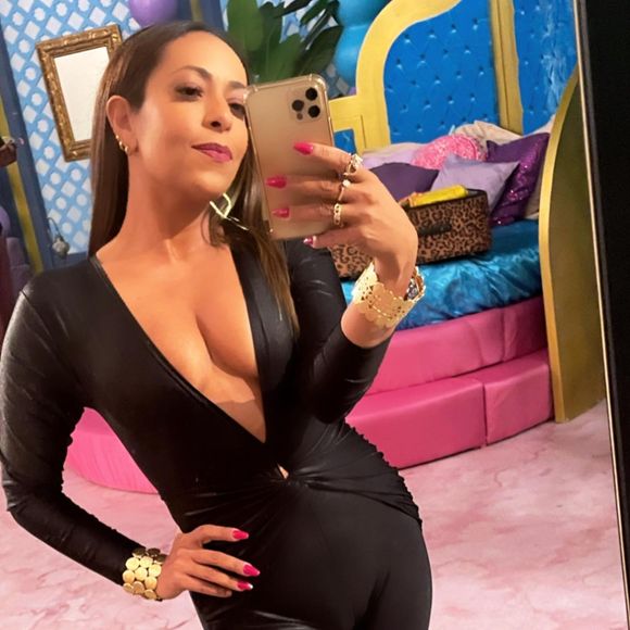 Samantha Schmütz mora em Los Angeles, onde está focada em sua carreira musical e estudos