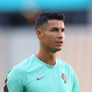 Cristiano Ronaldo chegou à maturidade e realçou ainda mais sua beleza, sendo um verdadeiro galã