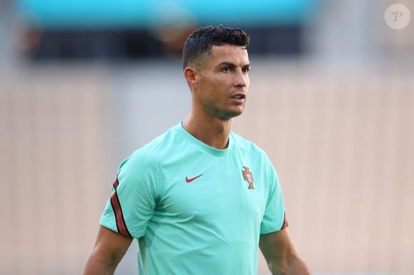 Cristiano Ronaldo chegou à maturidade e realçou ainda mais sua beleza, sendo um verdadeiro galã