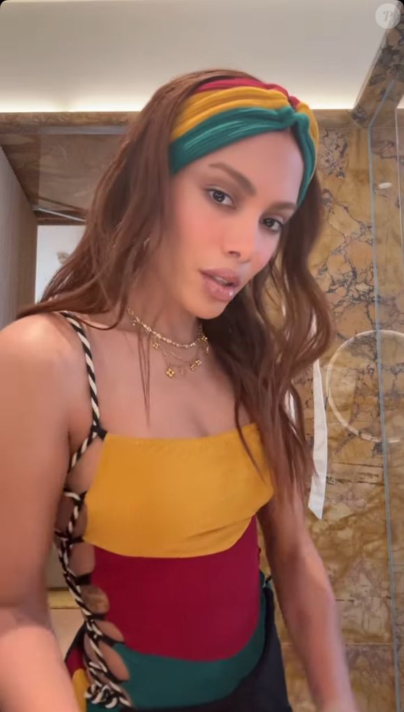 Anitta ainda refletiu sobre os muitos comentários que surgiram após a revelação da nova aparência e negou que estivesse com problemas psicológicos