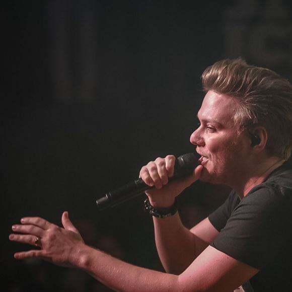 Michel Teló cantou sucessos como 'Ai Se Eu Te Pego', 'Humilde Residência' e 'Beijo, Me Liga', músicas que marcaram o ano de 2012
