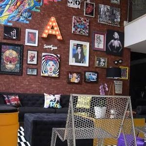 O estilo maximalista da antiga mansão na Barra da Tijuca