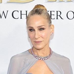 Especialistas explicam por que filosofia de Sarah Jessica Parker conquista mulheres 50+