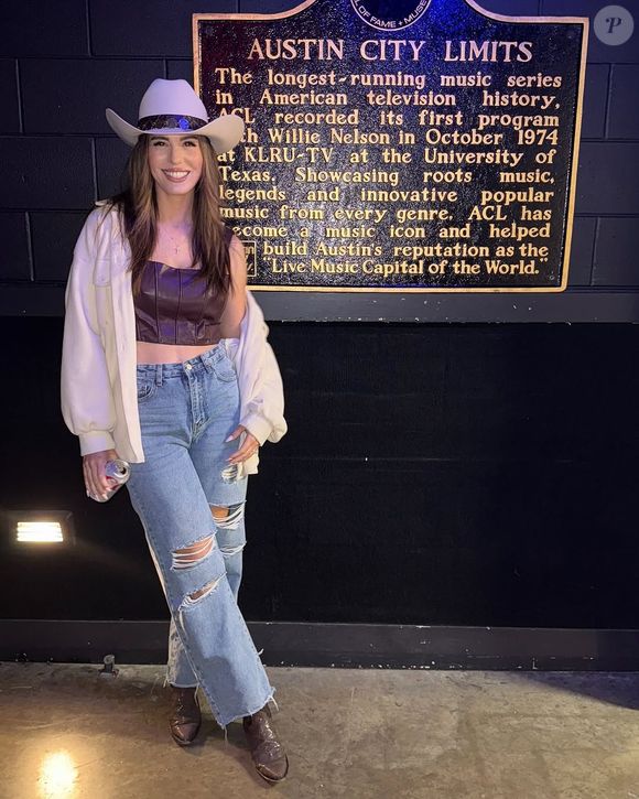 Christy Carlson Romano contou que um fragmento da bala ficou alojado atrás de seu olho e o risco de remover em cirurgia é alto