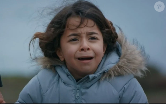 Melek é a menina sofredora da novela 'Mãe'