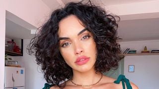 Conchi Arias, cabeleireira especialista em cabelos cacheados: 'Um bom corte pode dar forma aos cachos, fazer com que os fios grisalhos tragam brilho e deixar o cabelo com um visual muito mais moderno, sem precisarmos nos complicar muito'