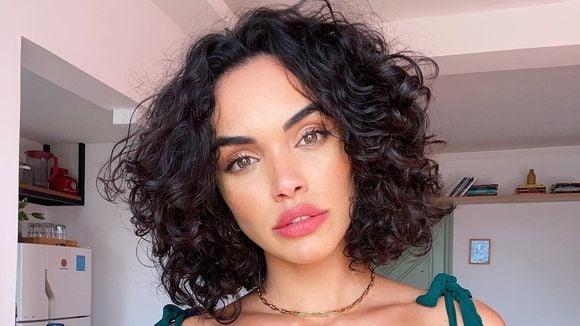 Conchi Arias, cabeleireira especialista em cabelos cacheados: 'Um bom corte pode dar forma aos cachos, fazer com que os fios grisalhos tragam brilho e deixar o cabelo com um visual muito mais moderno, sem precisarmos nos complicar muito'