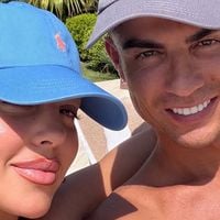 Piscina de luxo e cueca branca: Cristiano Ronaldo chama atenção em fotos na mansão com a esposa, Georgina Rodríguez