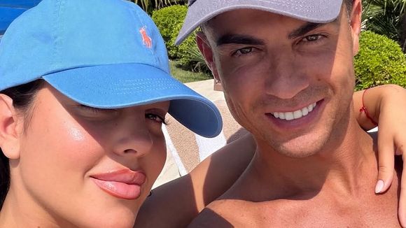 Piscina de luxo e cueca branca: Cristiano Ronaldo chama atenção em fotos na mansão com a esposa, Georgina Rodríguez