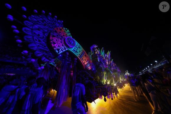 Com alegorias grandiosas e enredo emocionante, Beija-Flor vence o Carnaval