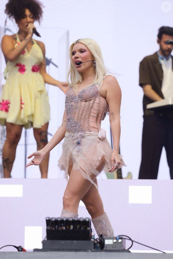 Duda Beat se apresentou no The Town 2025 nesta sexta-feira (12)