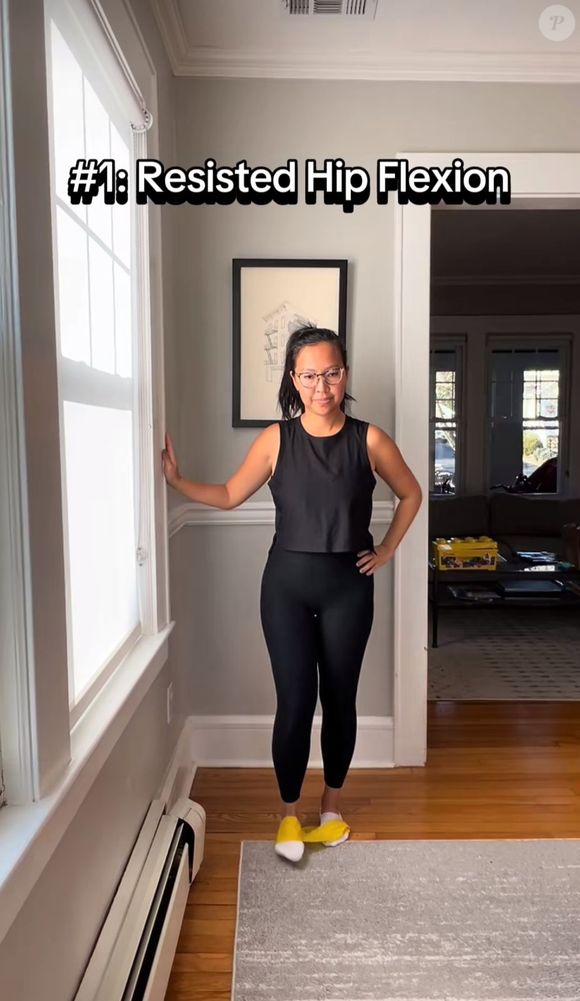 O primeiro exercício, chamado de flexão do quadril com resistência, você vai trabalhar a região dos flexores do quadril.