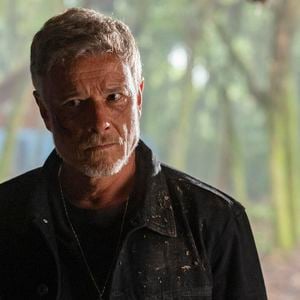 Jaques (Marcello Novaes) vive da música em período de fuga