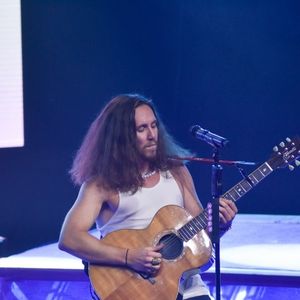 Entre os pontos altos do álbum estão 'Que Seja de Alegria', 'Carta Marcada', 'Vai por Mim' e 'Arco-Íris'