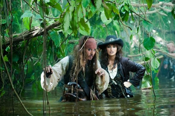 Johnny Depp pode reencontrar o personagem que se tornou um dos maiores símbolos de sua carreira em 'Piratas do Caribe 6'
