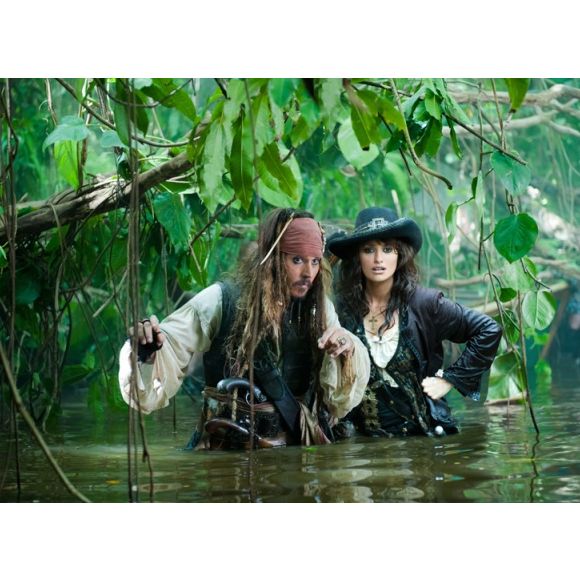 Johnny Depp pode reencontrar o personagem que se tornou um dos maiores símbolos de sua carreira em 'Piratas do Caribe 6'