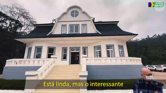 Além da restauração do casarão histórico, Luciano Hang adquiriu, em 2026, um Mercedes-Benz 170 W15, de 1931, que pertenceu ao cônsul Carlos Renaux. De acordo com as informações sobre a iniciativa, o veículo foi comprado para integrar o acervo do futuro parque histórico-cultural planejado para a Villa Renaux, em Brusque