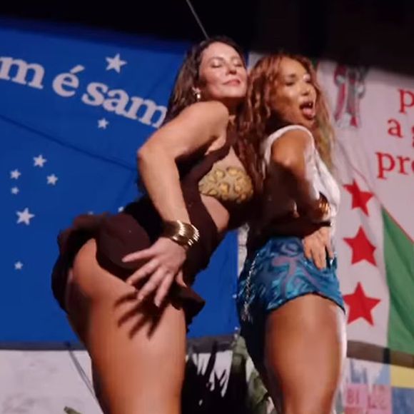 Paolla Oliveira surgiu sambando ao lado da dançarina Aline Maia