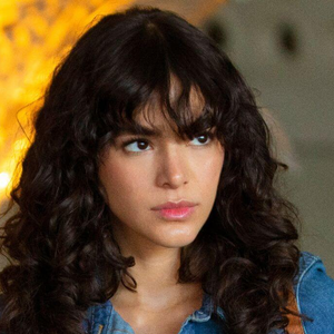 Com raízes nos anos 90, corte de cabelo butterfly conquistou Bruna Marquezine