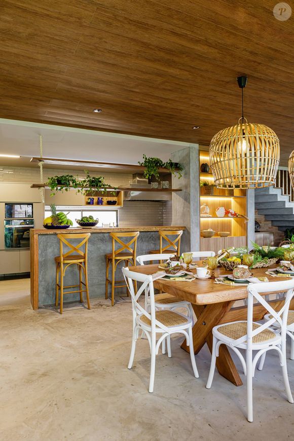 Virada longe dos holofotes: escolha de um refúgio exclusivo no litoral de Alagoas intensifica rumores sobre o relacionamento de Bruna Marquezine e Shawn Mendes, que priorizam privacidade no Réveillon