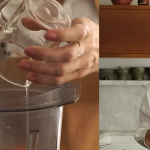 Para começar, bata parte dos ingredientes, incluindo as cenouras sem casca, no liquidificador