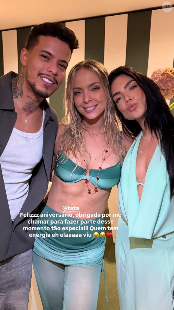 Ex-mulher de Júlio Cocielo, Tata Estaniecki fez festa para comemorar seus 32 anos e recebeu o ex-marido e o cantor Felipe Amorim