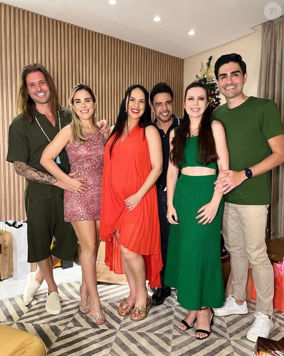 Natal de Zezé Di Camargo foi com a mulher, Graciele Lacerda, a filha Wanessa (com o namorado, Dado Dolabella) e o casal Paulo Camargo e Nadya Paiva