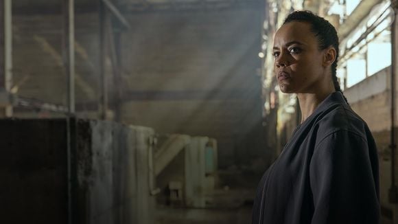 O universo de Reacher ganhou uma nova protagonista. Em Neagley, Maria Sten interpreta a ex-investigadora militar Frances Neagley, que se torna detetive particular e encara uma investigação cheia de perigos