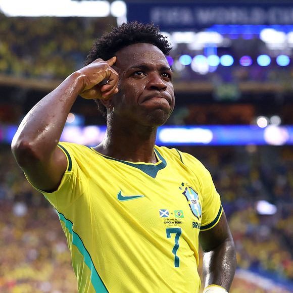 De uma lesão complicada ao protagonismo da Copa do Mundo de 2026, Vini Jr. transformou sua preparação física em uma verdadeira operação de alta performance. Conheça a rotina que ajudou o camisa 7 da Seleção Brasileira a brilhar em todos os jogos da primeira fase