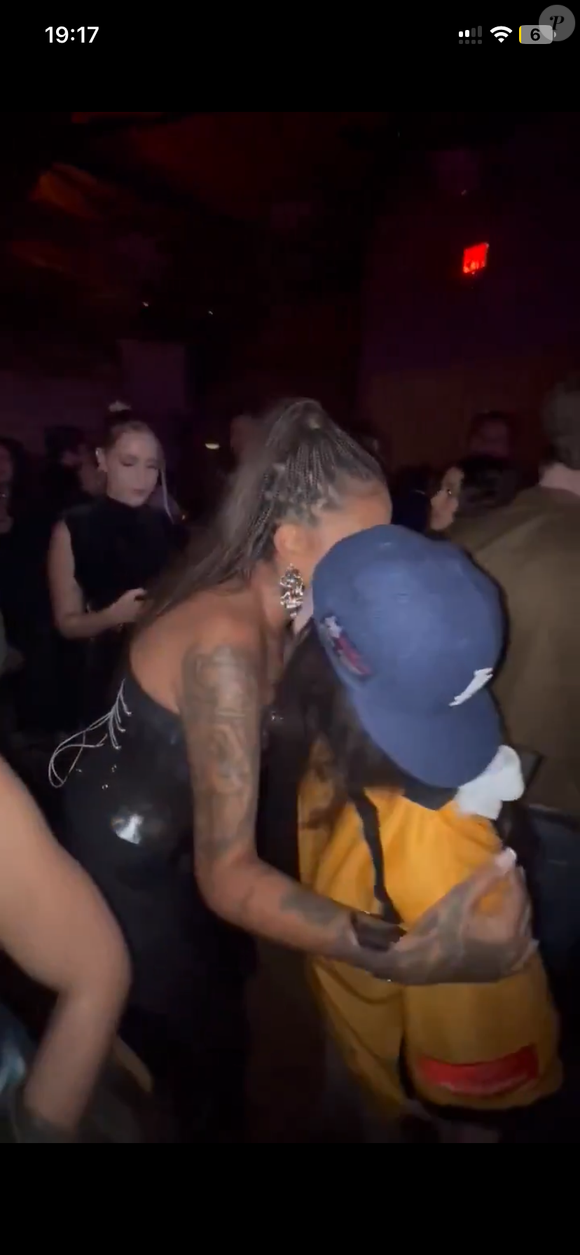 Troca de elogios e muita vibe! O que será que Lud e Billie estavam cochichando?