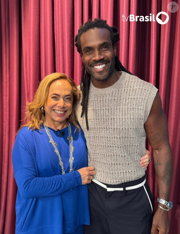 O ator Rafael Zulu marcou presença no 'Sem Censura', ao lado de Cissa Guimarães, na TV Brasil.