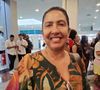 Gerusa Pacheco, mãe de Eva, dupla de Renata no 'BBB25' faz pose na Vitrine do Seu Fifi, em shopping do Rio de Janeiro