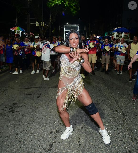 Gracyanne Barbosa é a rainha de bateria da União da Ilha, que tenta retornar ao Grupo Especial, onde foi rebaixada em 2020