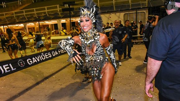 Em 2025, segundo Michele, Sabrina Sato terá muito sucesso e prosperidade. Além disso, grandes mudanças positivas na carreira. "Chance de ser uma das melhores rainhas de bateria esse ano, na Vila Isabel, escola que vai se destacar", disse.