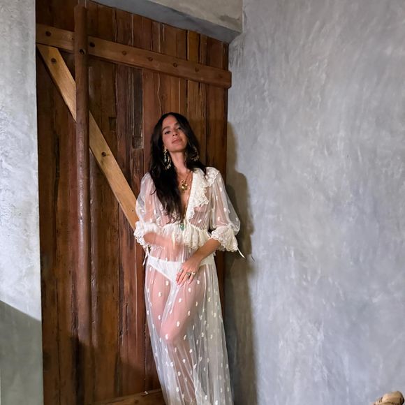 Bruna Marquezine não usa preenchedores, mas adora um bom laser para deixar a pele uniforme e estimular colágeno