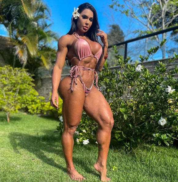 Gracyanne Barbosa tem um perfil adulto em uma plataforma voltada ao público maior de 18 anos