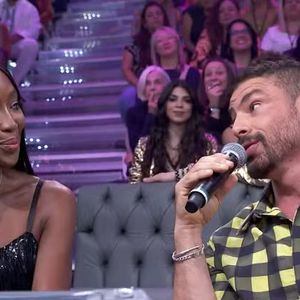 No 'Domingão', Naomi Campbell reviveu uma história inusitada com Cauã Reymond