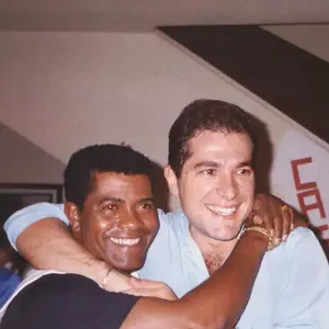 João Paulo é um dos poucos artistas negros que experimentaram o sucesso estrondoso no meio sertanejo