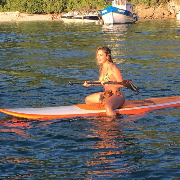 Os biquínis estampados fazem parte do guarda-roupa de Fabíola Andrade, rainha da Mocidade Independente de Padre Miguel.
