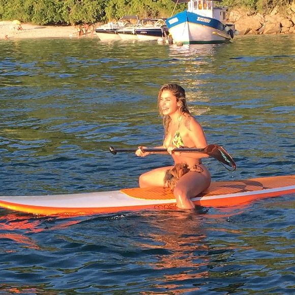 Os biquínis estampados fazem parte do guarda-roupa de Fabíola Andrade, rainha da Mocidade Independente de Padre Miguel.