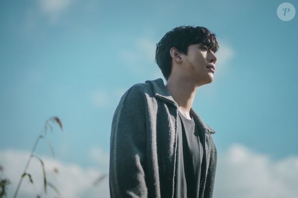 De forma inesperada, ela volta para 1998 e encontra Nam Si-heon, um rapaz idêntico a ele