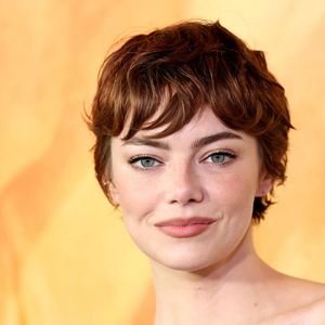 O rosto completamente diferente de Emma Stone causou na web