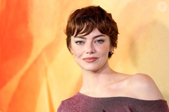 O rosto completamente diferente de Emma Stone causou na web