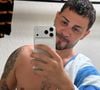 Depois da repercussão, Carlinhos mudou sua versão e disse que comeu o doce em seu hotel, antes mesmo da festa